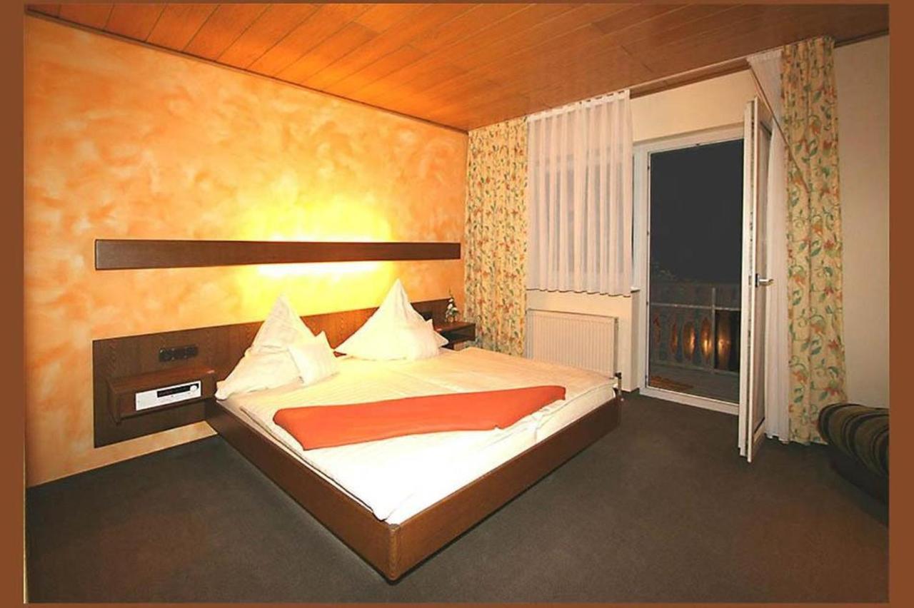 Hotel Zur Krone Ronneburg  ภายนอก รูปภาพ