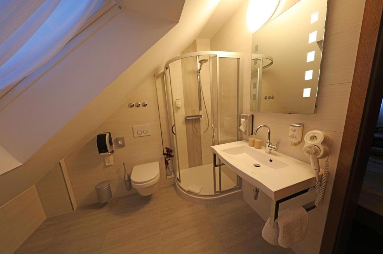 Hotel Zur Krone Ronneburg  ภายนอก รูปภาพ