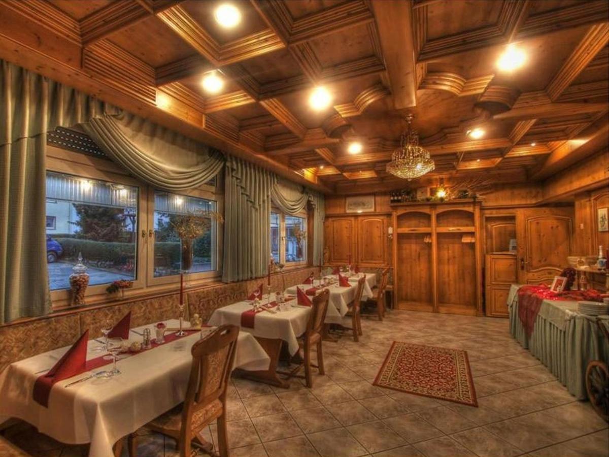 Hotel Zur Krone Ronneburg  ภายนอก รูปภาพ