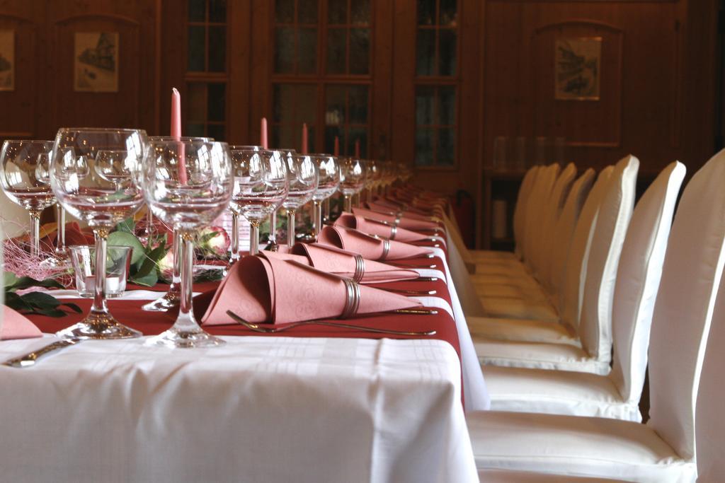 Hotel Zur Krone Ronneburg  ภายนอก รูปภาพ