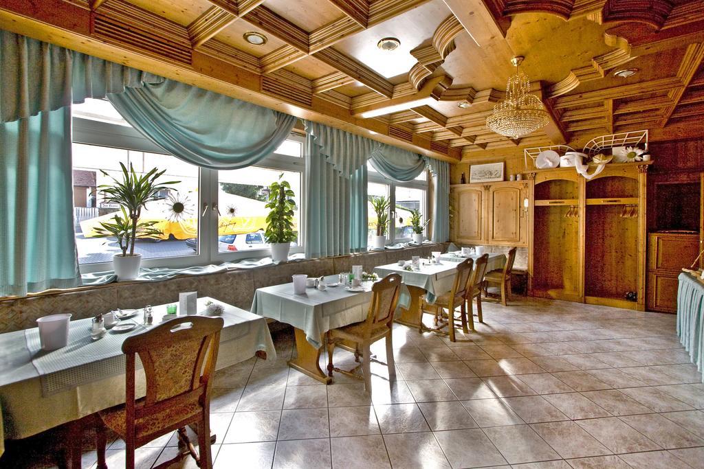 Hotel Zur Krone Ronneburg  ภายนอก รูปภาพ